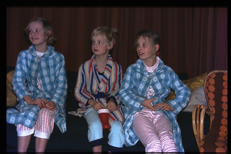 17.Delft dec 1971 Brigitte,Marion,Peter.JPG